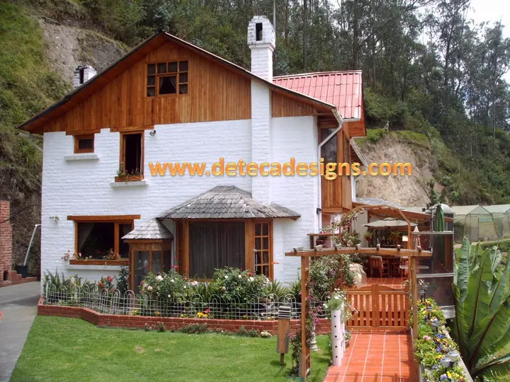 Casa con fachada de madera