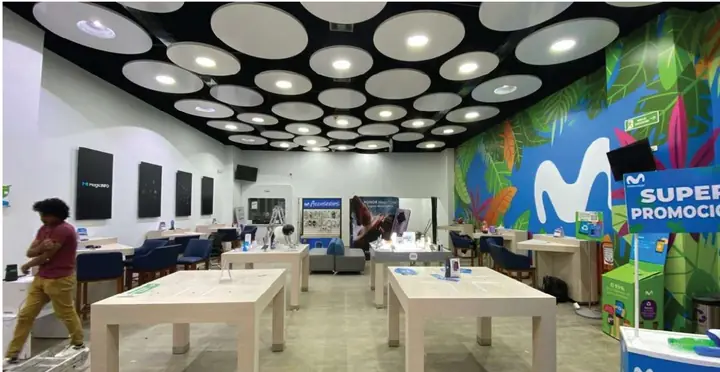 Local comercial Movistar remodelado